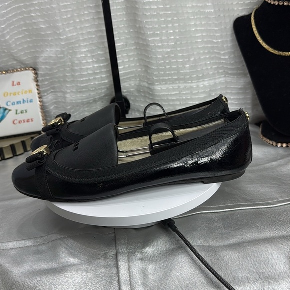 (T5)Michael Kors Women's Black Patent Leather Bow Logo Ballet Flats (Size 8.5 M) - Picture 3 of 11